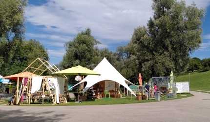 offene Zelte für Workshops im Park