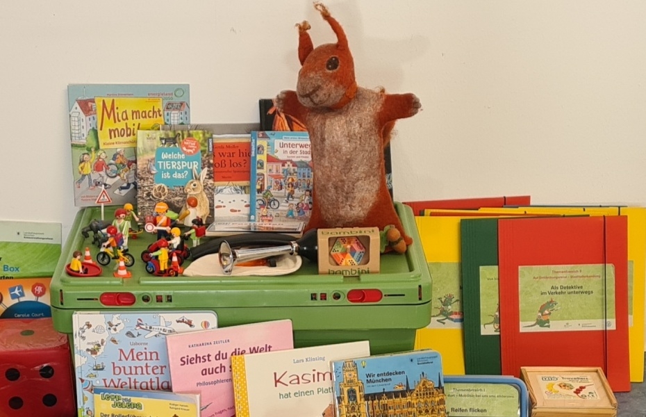 Ein Teil der Materialien der BidZ-Box aufgestellt