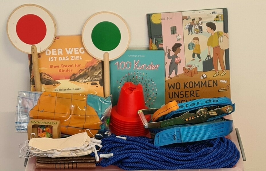 Ein Teil der Materialien der Mobilitätsbox aufgestellt